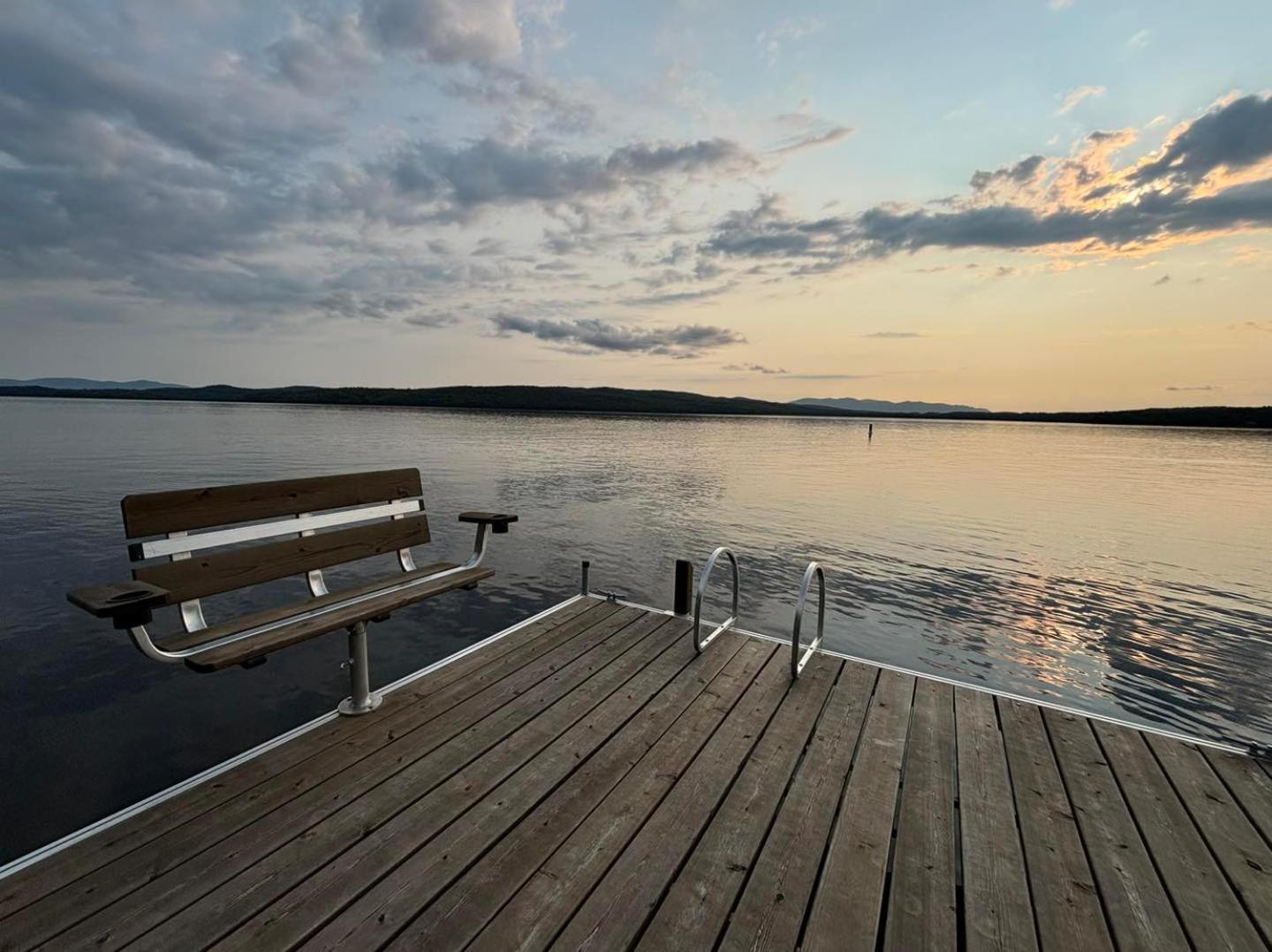 Estello Suites & Spa Lac-Mégantic 外观 照片