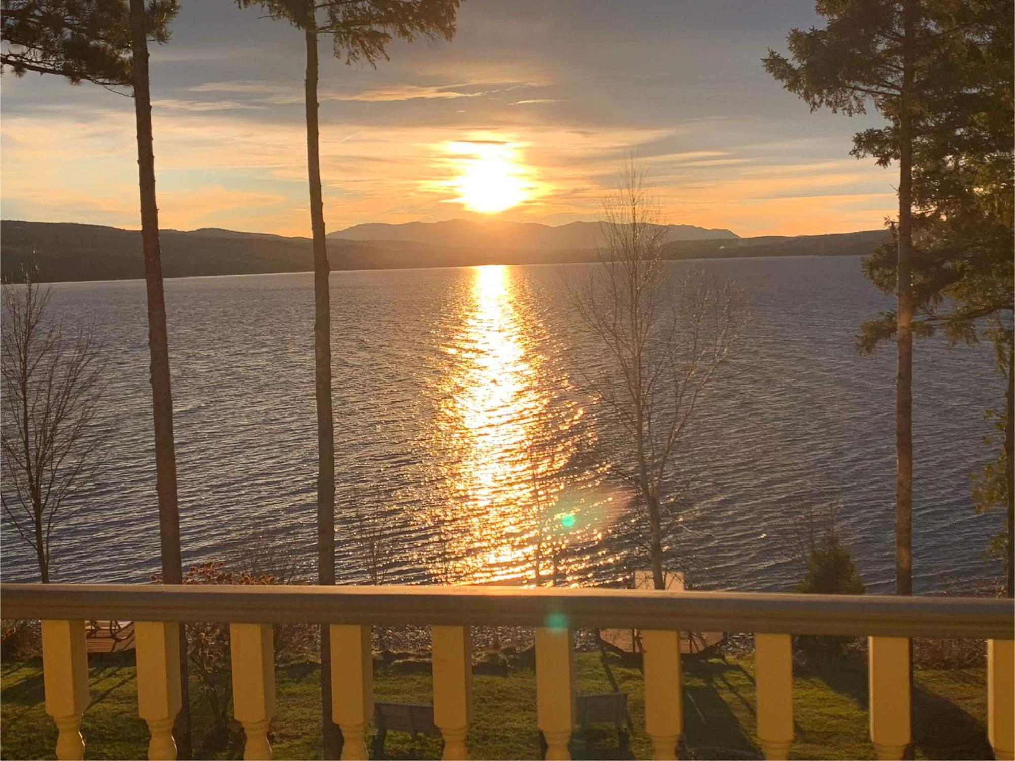 Estello Suites & Spa Lac-Mégantic 外观 照片
